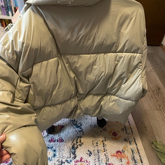 Sage green American Eagle puffer coat - Picture 3 of 3